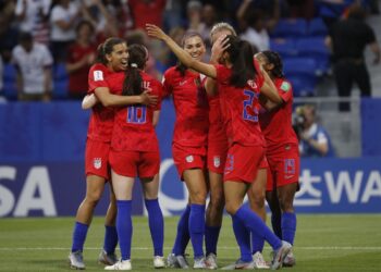 Fútbol.- La selección femenina de EEUU recibirá el mismo salario que la masculina