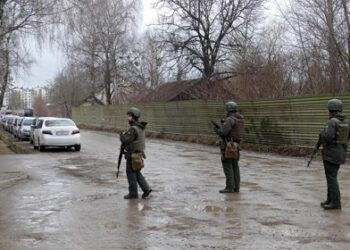 Ucrania cifra en 2.800 los efectivos rusos muertos en el segundo día de la invasión