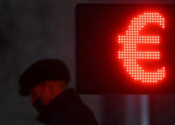 Rusia: Banco Central garantiza estabilidad financiera, Fiscalía advierte sobre traición a la patria