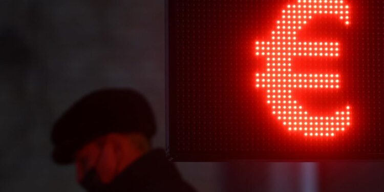 Rusia: Banco Central garantiza estabilidad financiera, Fiscalía advierte sobre traición a la patria