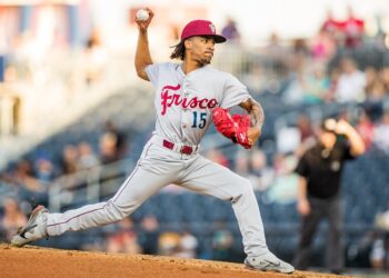 Mellizos adquieren al dominicano Ronny Henríquez.