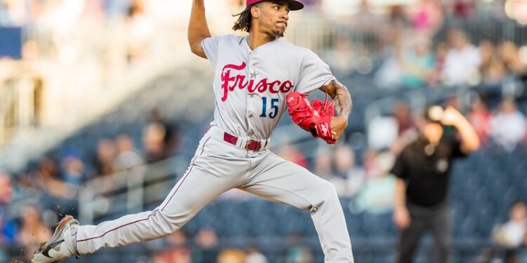 Mellizos adquieren al dominicano Ronny Henríquez.