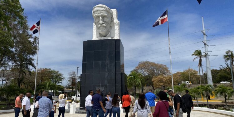 Miembros de Adompretur conocen la riqueza turística y cultural de Santo Domingo Este