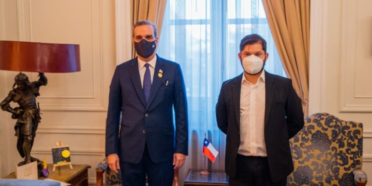 Abinader y Boric acuerdan fortalecer relaciones entre RD y Chile