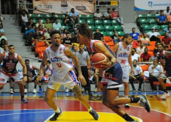 Plaza y Pueblo Nuevo sacan victorias en basket superior Santiago