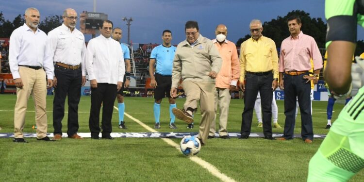 Camacho: "El Fútbol de RD cada día se consolida y seguiremos apoyándolo" 