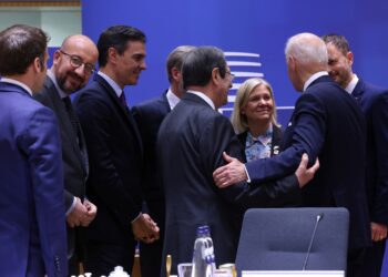 Biden y los líderes de la UE discuten más sanciones contra Rusia