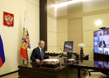 Putin cesa al asesor que abandonó Rusia tras supuestas discrepancias por la guerra