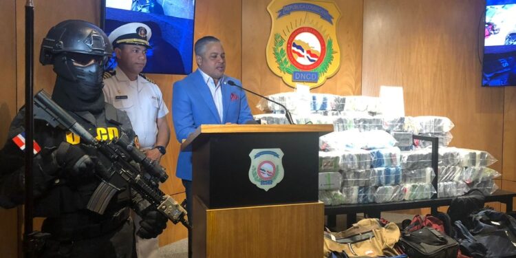 Ocupan 290 paquetes presumiblemente de cocaína en La Romana
