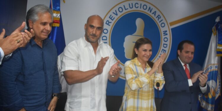 PRM juramenta al dirigente político Homero González