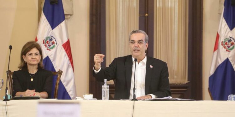 Presidente Abinader reafirma compromiso con la educación