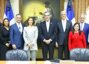 Directivos de la ASIEXI y Abinader discuten el futuro de la inversión extranjera