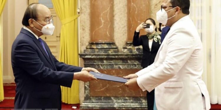 Embajador de RD presenta cartas credenciales ante gobierno de Vietnam