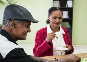 Denuncian buscan engañar a envejecientes con promesas de pensiones solidarias