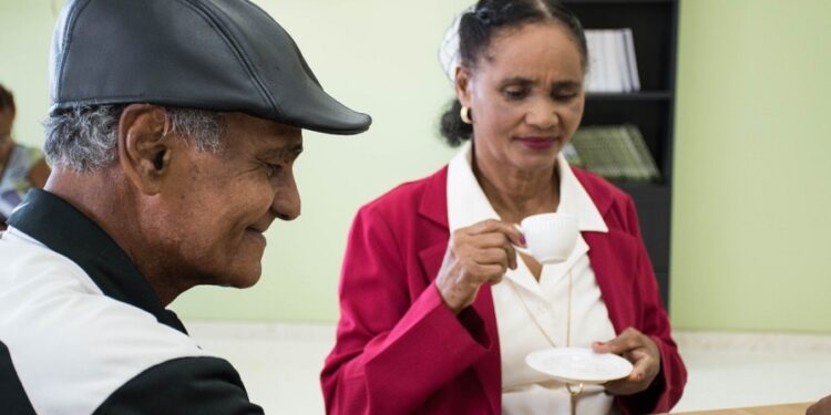 Denuncian buscan engañar a envejecientes con promesas de pensiones solidarias