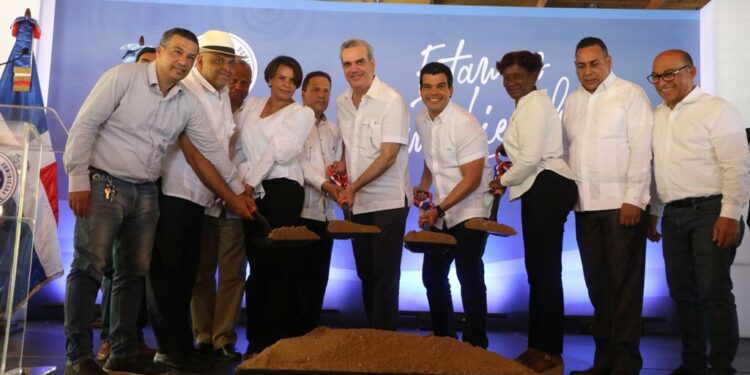 Gobierno ejecutará obras viales y megaproyecto de agua en Monte Plata