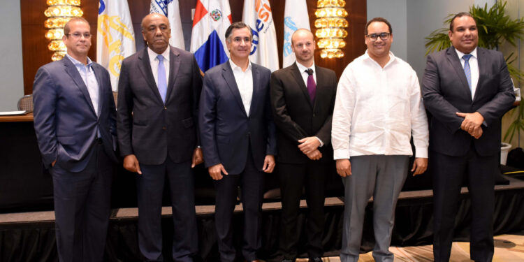 Gobierno acuerda tres proyectos de 128 MW de energía limpia