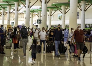 Gobierno de RD dispone asistencia a turistas ucranianos y rusos que están en el país