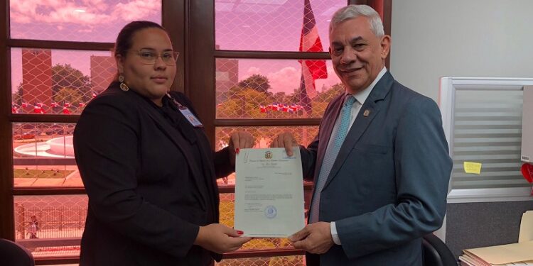 Diputado por Santiago somete proyecto para regular alquiler de viviendas 