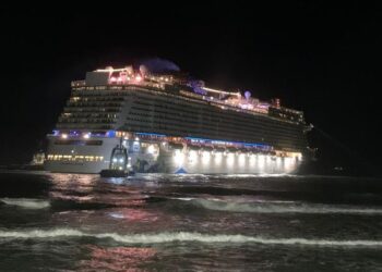 Autoridades tratan de desencallar crucero Norwerian Escape  en Puerto Plata