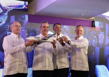 Abinader asiste al acto de inicio de operaciones de Arajet