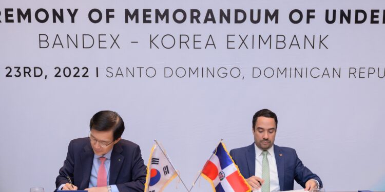  BANDEX firma acuerdo con EXIMBANK de Corea  por cien millones de dólares  
