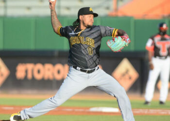 Carlos Martínez acuerda con los Gigantes contrato de liga menor