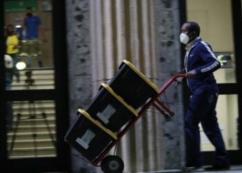 Tribunal decide que tres oficiales del Caso Coral 5G sigan en prisión 