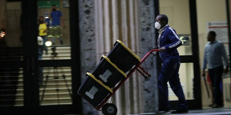 Tribunal decide que tres oficiales del Caso Coral 5G sigan en prisión 