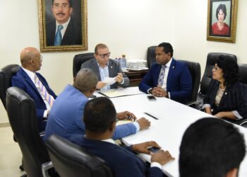 Diputados y CNSS socializan proyecto beneficia afiliados en compra medicamentos ambulatorios