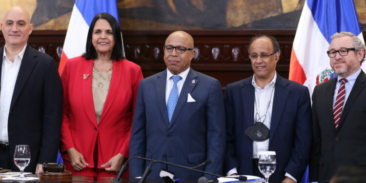 Expertos tratan sobre invasión a Ucrania y su impacto en RD