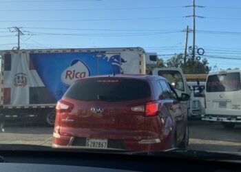 Dramático tapón en la Autopista San Isidro de Santo Domingo Este