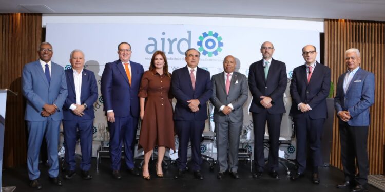Economistas analizan fortaleza de la industria de RD ante la crítica situación mundial