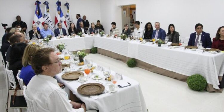 La DGAPP presenta el Máster Plan de Pedernales a embajadores acreditados en el país