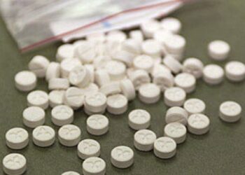 Arrestan dos en la Duarte con París con 498 pastillas de éxtasis