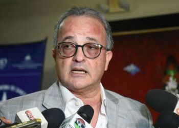 Fuerza del Pueblo exige corrección de irregularidades en fondos de pensiones