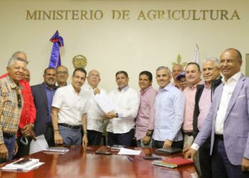 Ministerio de Agricultura logra acuerdo con sector arrocero para mantener estable precio del cereal