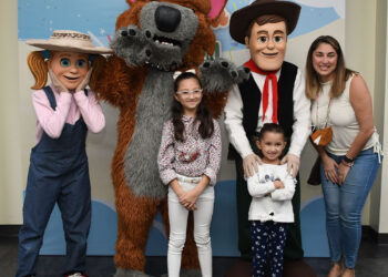 Milex Kinder Gold Presentó Espectáculo Infantil la Granja de Zenón 