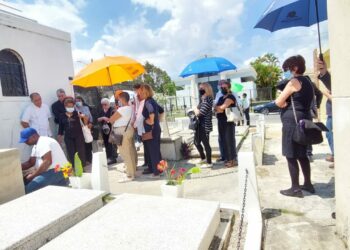 Hospitales rebotaron al periodista Conde Olmos en medio de su gravedad