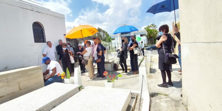 Hospitales rebotaron al periodista Conde Olmos en medio de su gravedad