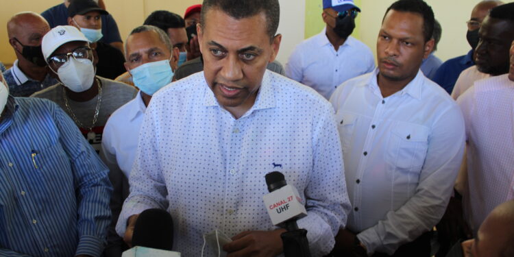 Guido dice: “Miguel Vargas debe estar riéndose con las muelas de atrás”