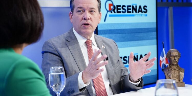 Ito Bisonó confirma RD explora traer hidrocarburos desde Argentina 