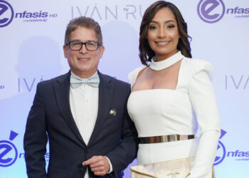 Iván Ruiz celebra el séptimo aniversario de su programa de televisión “Énfasis”