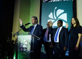 Dirigentes perremeistas y peledeistas se juramentan en la Fuerza del Pueblo