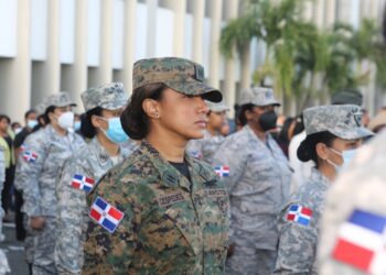 Izada de bandera del MIDE por Día Internacional de la Mujer