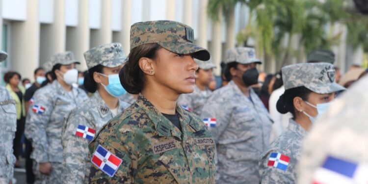 Izada de bandera del MIDE por Día Internacional de la Mujer