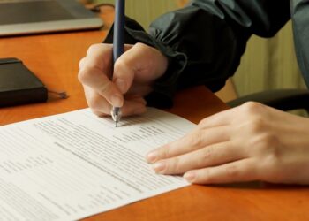 Mujeres ahorran más y procuran mayor rentabilidad en la banca