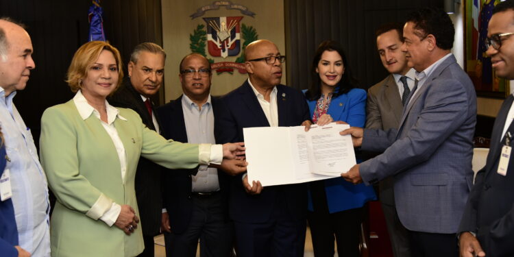 Cámara de Diputados recibe propuesta de ley para el desarrollo agroindustrial