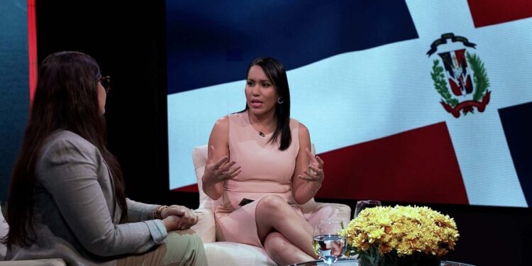 Oficial Embajada USA explica qué hacer si se vence tu pasaporte americano