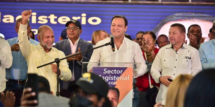 Más de dos mil maestros apoyan aspiraciones presidenciales de Abel Martínez